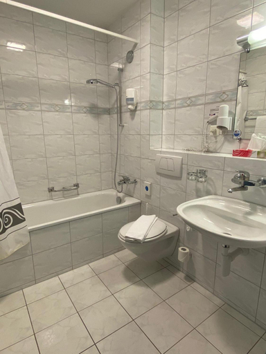 Bathroom 2, Hotel Post, Sarganserland
