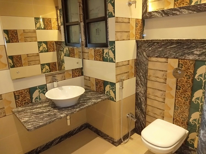 Bathroom 4, Hotel Varanasi Heritage, Varanasi