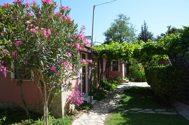 Others 4, Lindos Pension, Ortaca