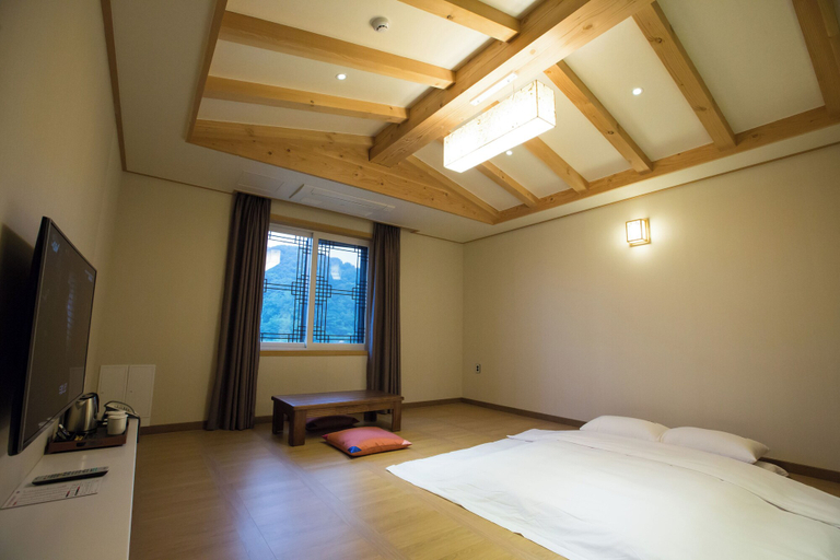 Bedroom 4, Amor Hotel, Jinhae