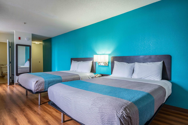 Bedroom 5, Motel 6 Rocky Mount, Nash