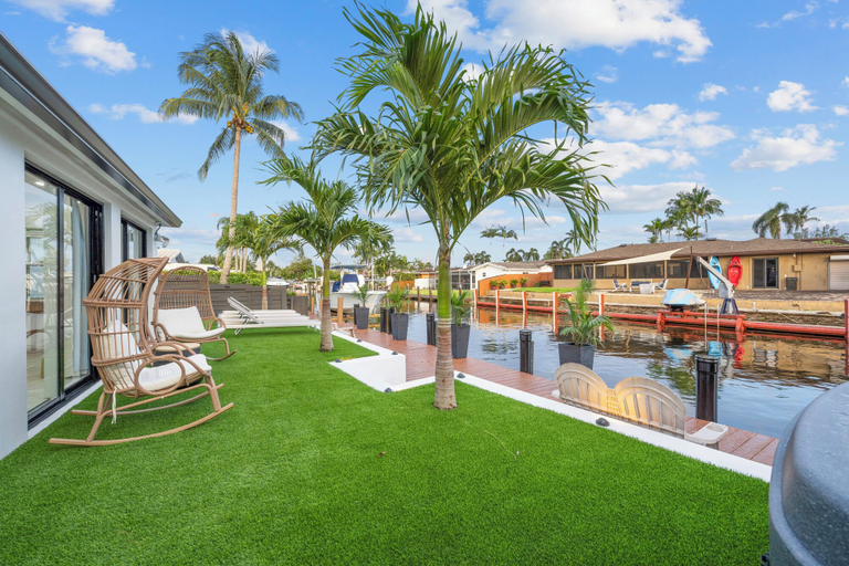 Others 5, Tropical Waterfront Oasis with Hot Tub Jacuzzi, Broward
