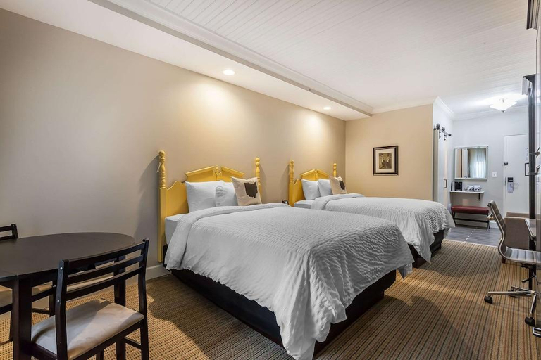 Bedroom 3, The Aurora Inn Hotel and Event Center, Portage