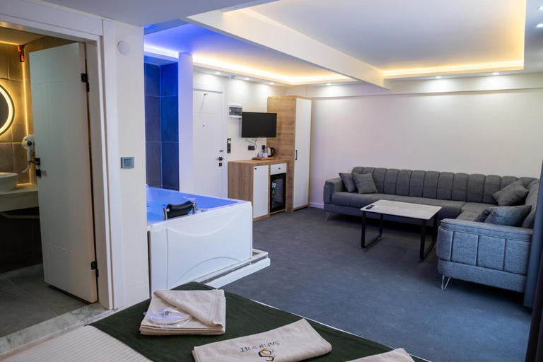 Others 4, Safir Suit, Nazilli