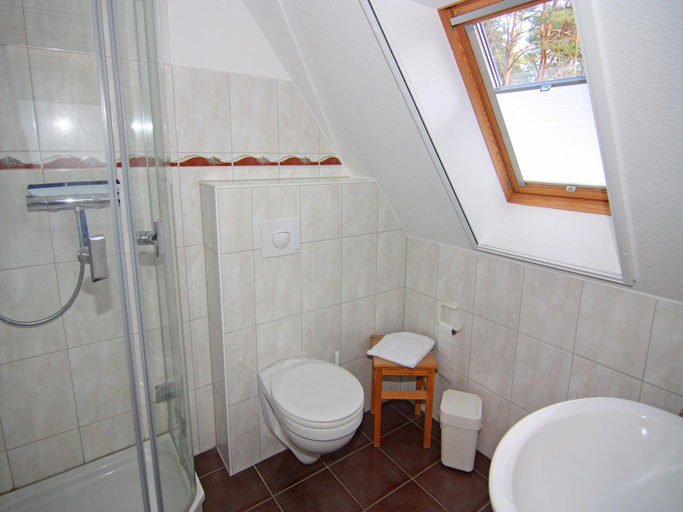 Bathroom 3, Appartementhaus in Trassenheide, Vorpommern-Greifswald