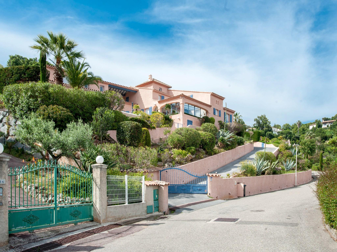 Exterior & Views 1, Luxurious Villa in Les Issambres with swimming pool and Sauna, Var