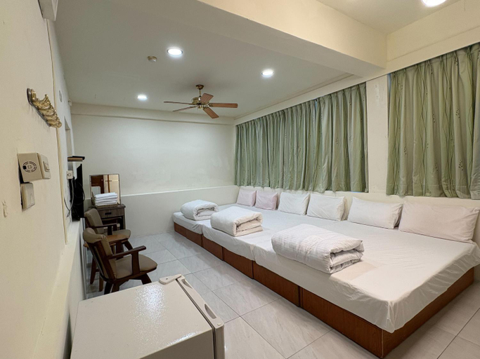 Bedroom 2, Huayuan Big Hostel, Taitung