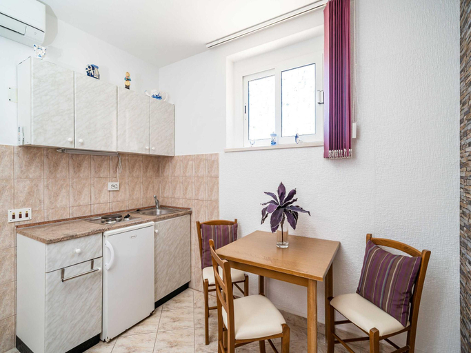 Others 5, Apartment studio for 3 people, Lumbarda