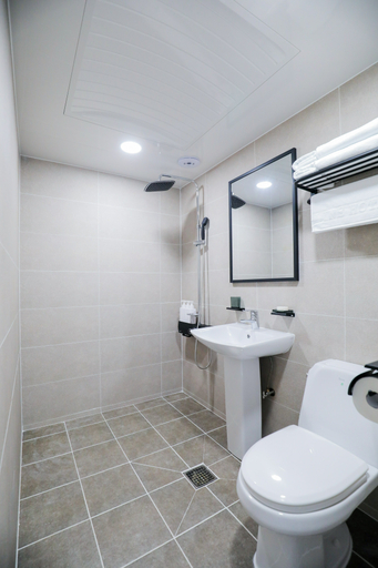 Line Hotel Myeongdong - Bathroom