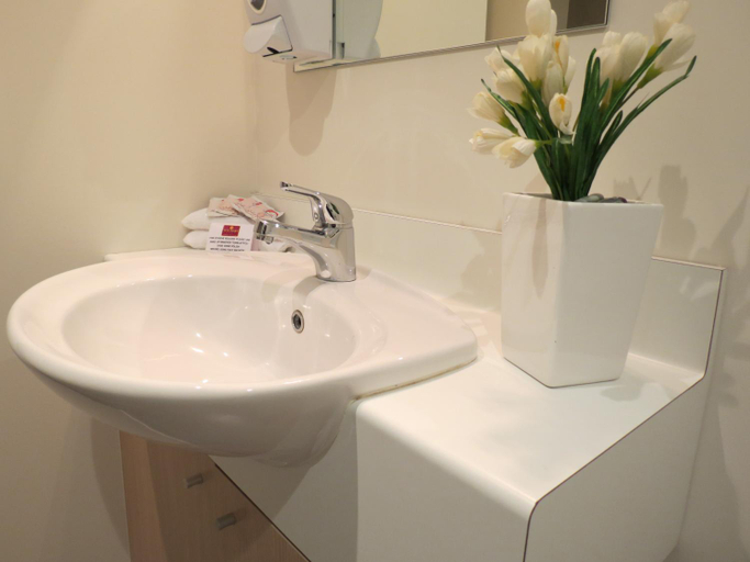 Bathroom 3, Castle Newhaven, Manukau