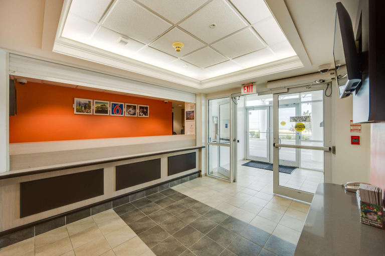 Public Area 5, Motel 6 Toronto Brampton, Peel