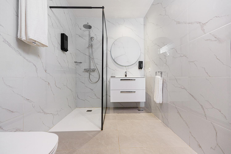 Bathroom 3, Riviera Royal Hotel, Conakry