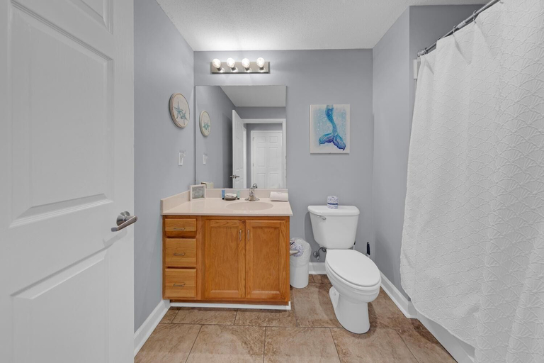 Bathroom 4, Sterling Reef 706, Bay