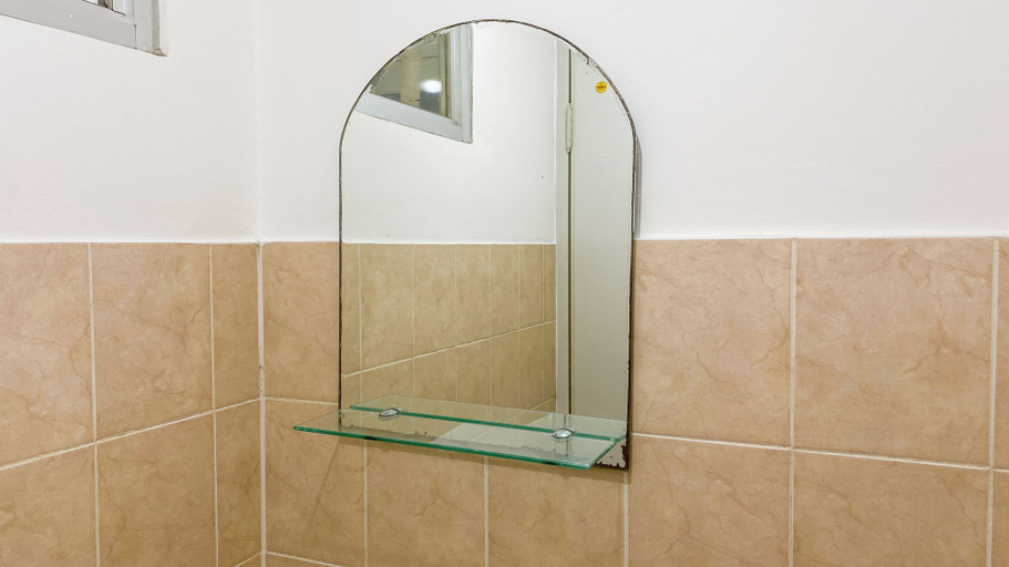 Bathroom 3, Best Deal And Strategic 2Br At Green Bay Pluit Apartment, Jakarta Utara