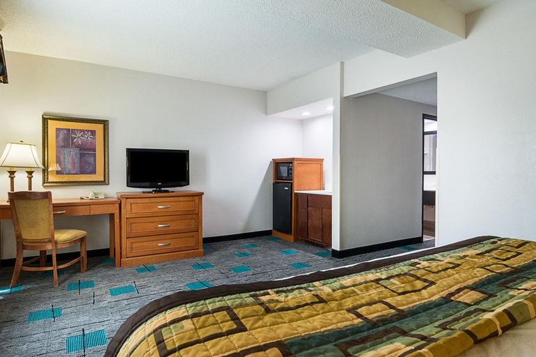 Bedroom 1, Quality Inn & Suites Chattanooga, Hamilton