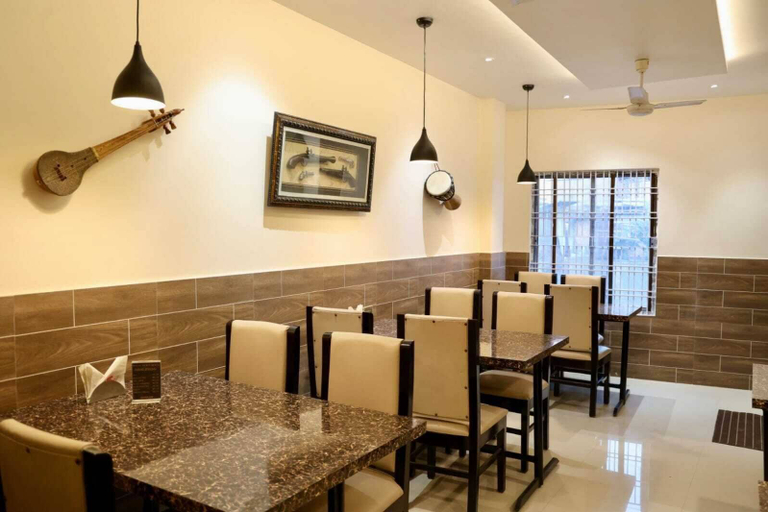 Food & Drinks 2, Regal Guest House by ROH, Nagaon