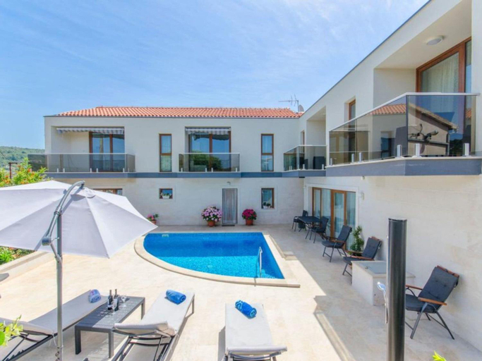 Sport & Beauty 2, Villa LA - Comfort One-Bedroom Apartment with Terrace and Sea View, Marina