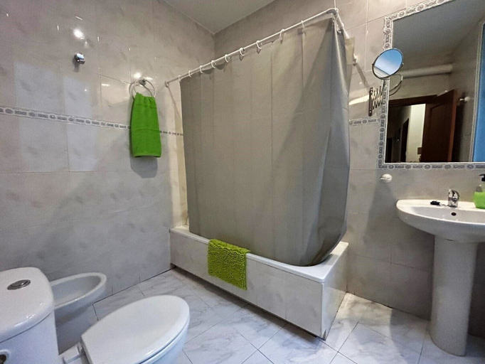 Bathroom 5, Habitaciones Figueroa, Madrid