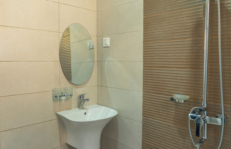Bathroom 5, NGUCHIRO PALACE, Moshi Urban