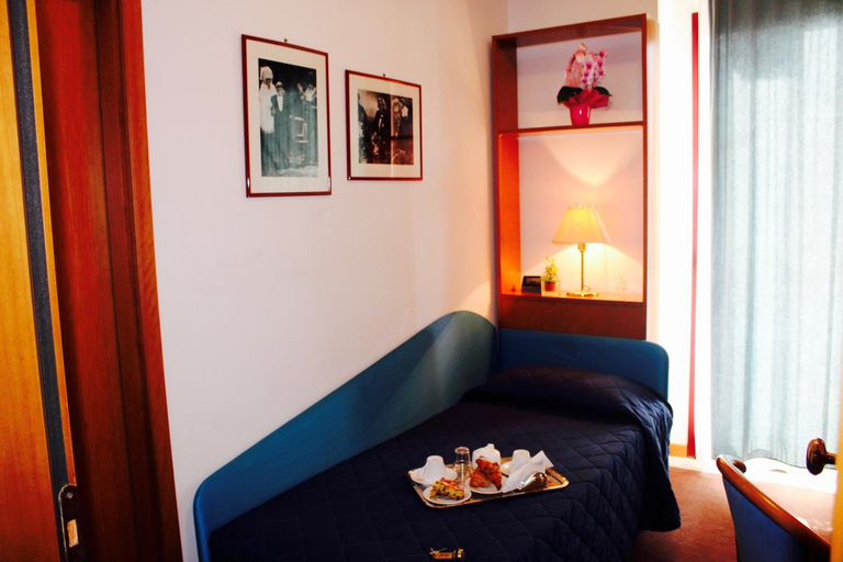Bedroom 3, Hotel Arcangelo, Rimini