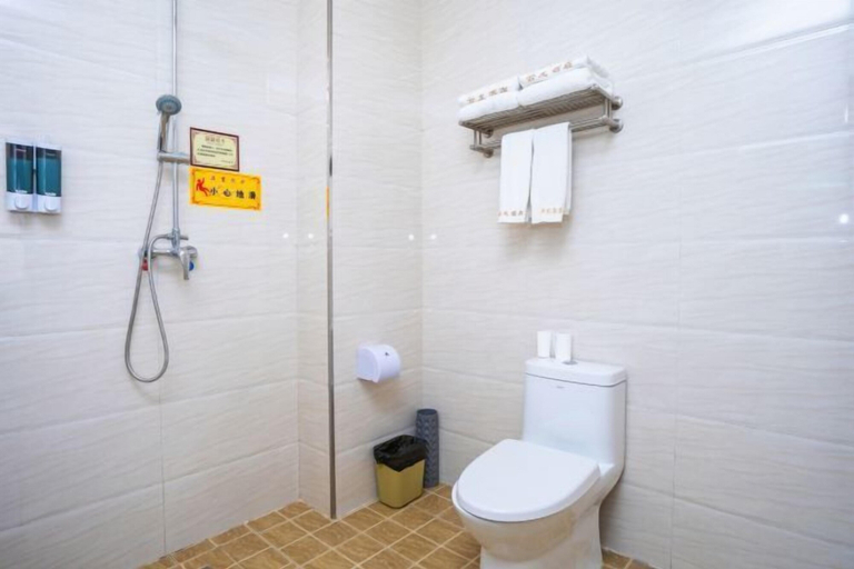Bathroom 3, YunLong HOTEL, Chifeng