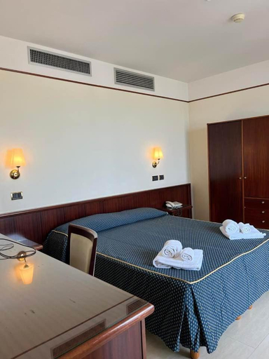 Bedroom 2, Hotel Sacco, Matera