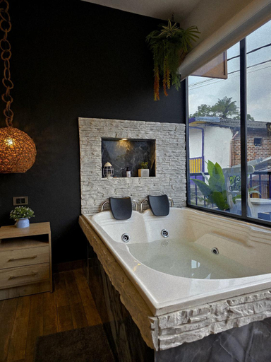 Bathroom 3, Habitacion Deluxe 1 con Jacuzzi a 20mt del parque, Salento
