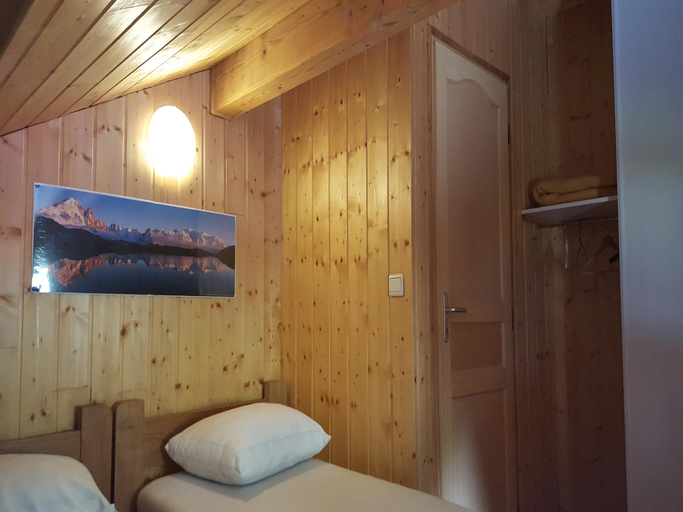 Bedroom 2, Chalet in Les Gets near Ski Bus Sauna, Haute-Savoie