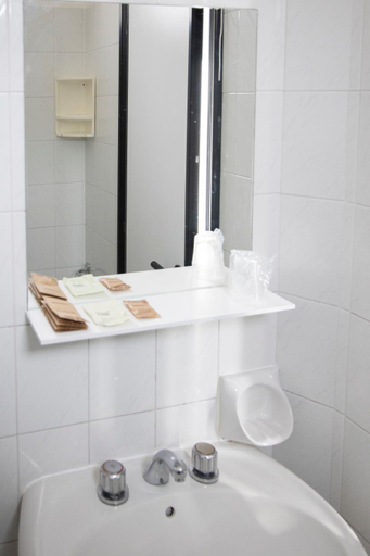 Bathroom 5, Hotel Laura Beach, Rimini