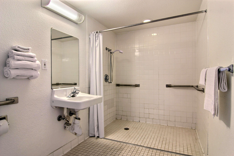 Bathroom 4, Motel 6 Tucumcari, Quay