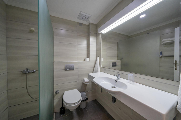 Bathroom 5, Artunc Hotel Bodrum, Bodrum