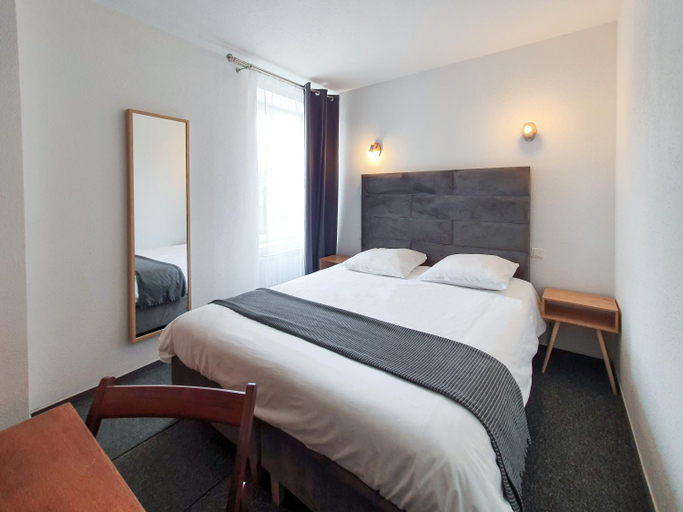 Bedroom, Hotel Les Tilleuls de Pareloup a Salles-Curan, Aveyron