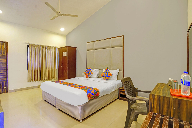 Bedroom 2, Fabhotel Balaji Resort, North Goa