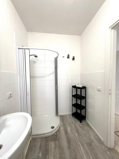 Bathroom 3, Cortile Bassi 185, Trapani