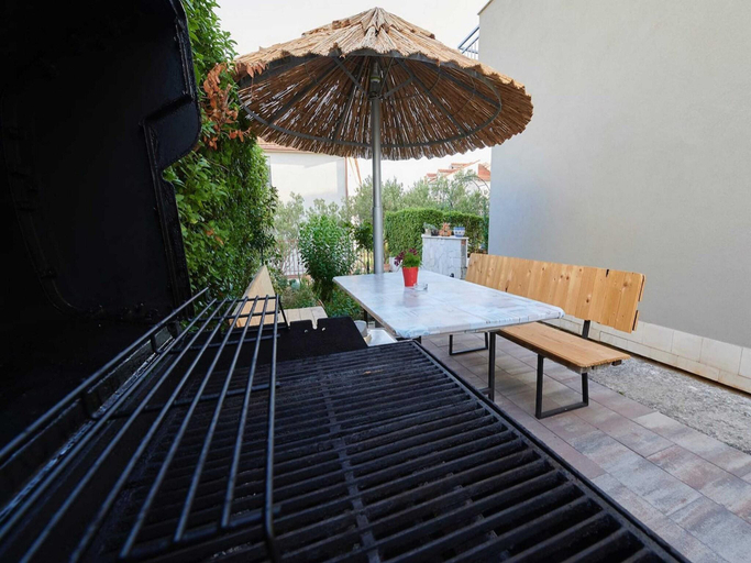 Others 4, Apartment Vujina with terrace, Kaštela