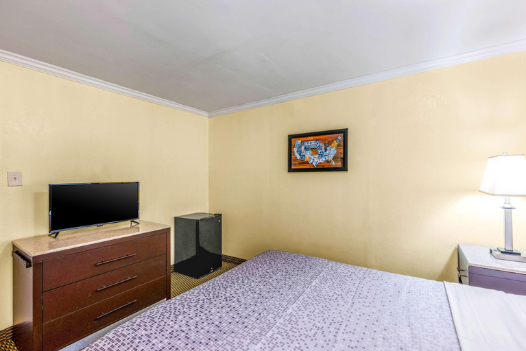 Bedroom 2, Econo Lodge Beach and Boardwalk, Atlantic