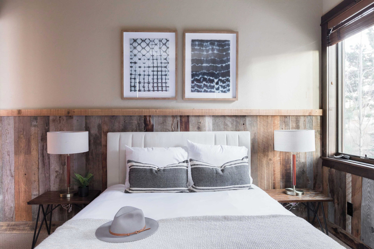 Bedroom 4, Klamath by Avantstay Premier Lakeside Cabin w/ Spa, Fire Pit & Lake Views, Deschutes