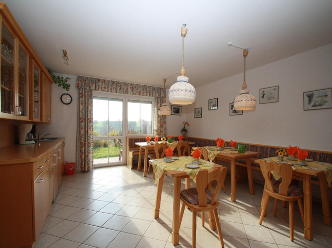 Food & Drinks 4, Wohnung in Rotthalmunster mit Balkon, Passau