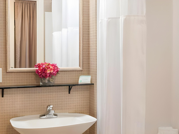 Bathroom 4, The Mediterranean Inn, Seattle