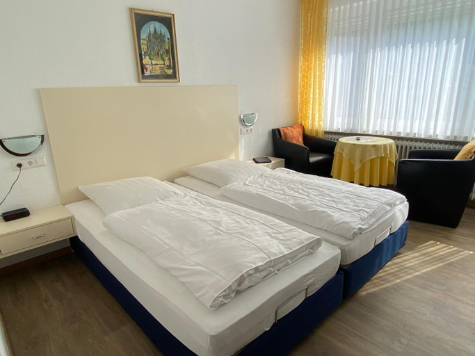 Bedroom 4, Hotel Rebstock, Cochem-Zell