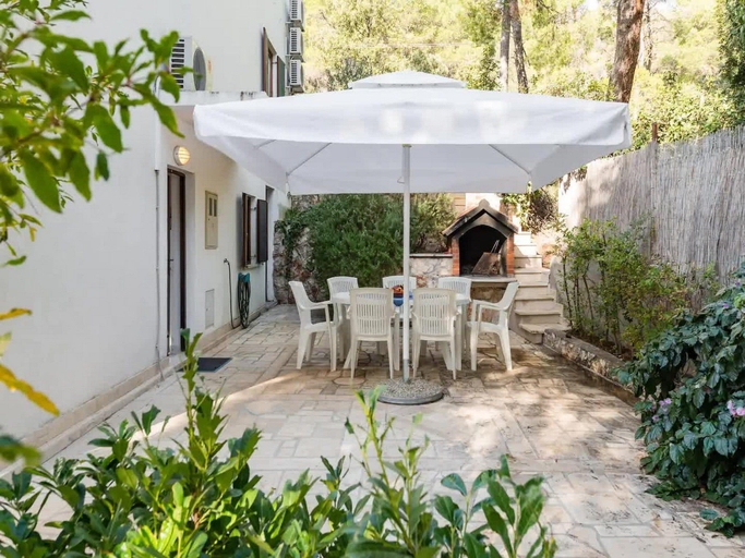 Others 5, Jelsa Apartments, Jelsa