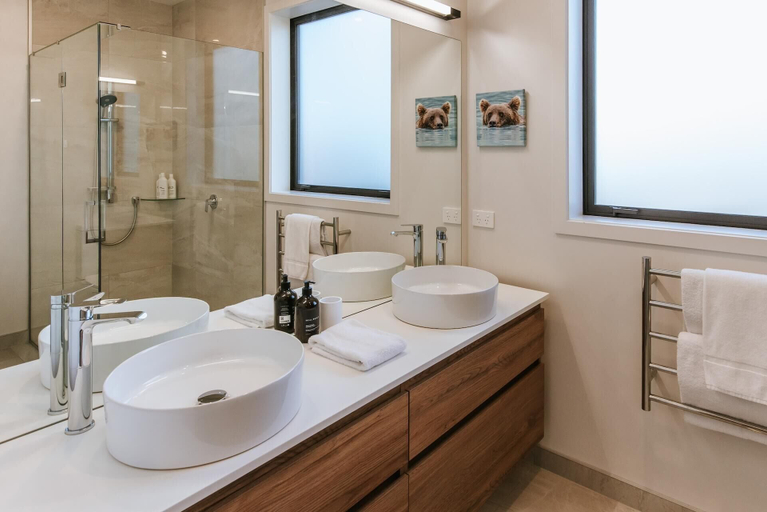 Bathroom 3, Te Moana - Lake Views - Sleeps 7, Queenstown-Lakes
