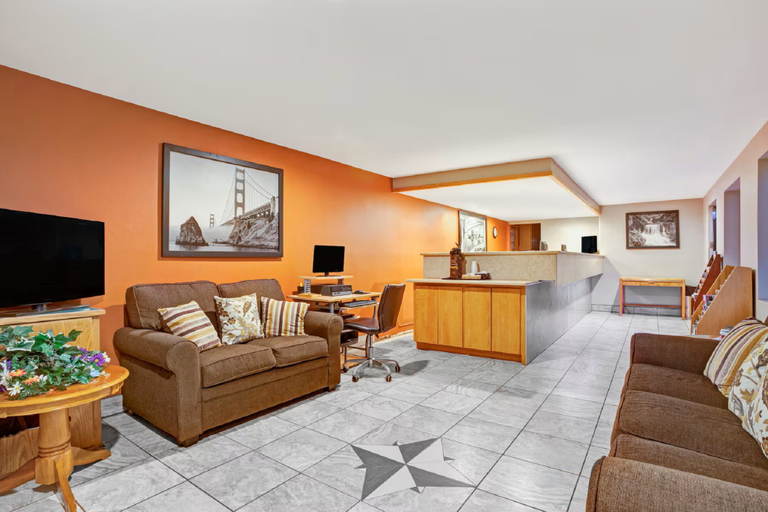Public Area 2, Super 8 by Wyndham Albany, Albany