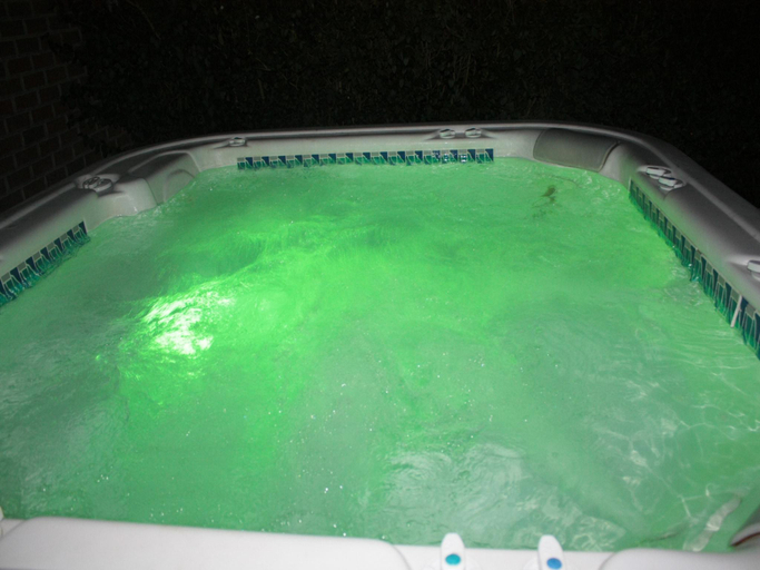 Others 2, Modern Stay with Hot Tub, Namur