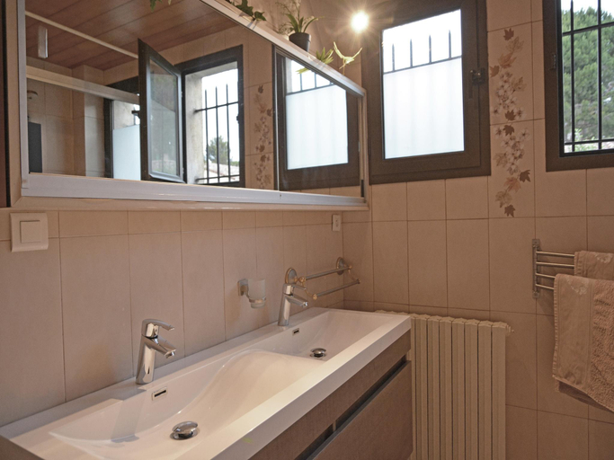 Bathroom 4, Spacious Villa Retreat in Carcassonne, Aude