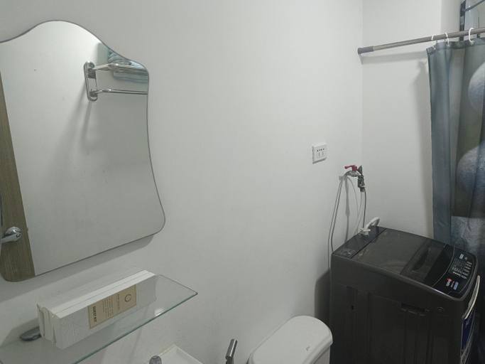 Bathroom 4, Happy Stays D: 300mbps| 65"TV NFLX, Disney| Washer, Trece Martires City