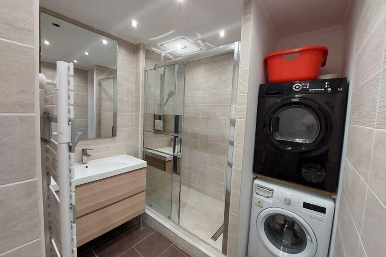Bathroom 5, Villa les Carlets, Vaucluse