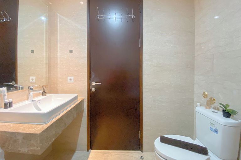 Bathroom 3, Wonderful And Homey 2Br Apartment At Menteng Park, Central Jakarta