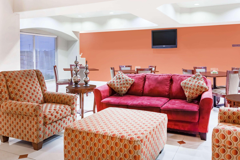 Public Area 2, Days Inn & Suites by Wyndham Marquez, Leon