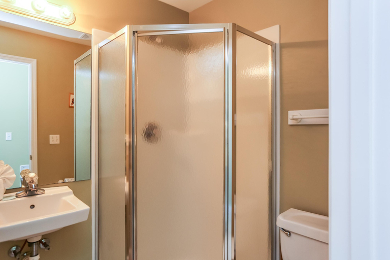Bathroom 4, A New Beginning, Gulf